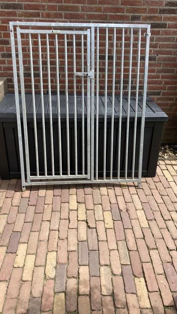 Kennel + paneel met spijlen en deur - 110(B)x140(H)cm beschikbaar voor biedingen