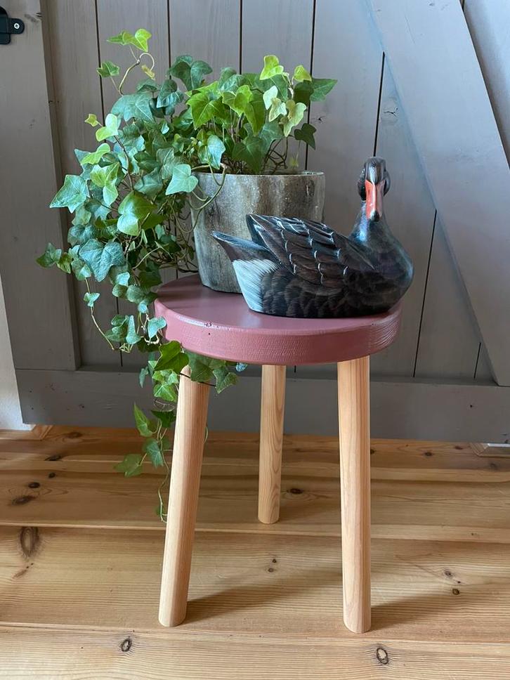 Houten krukje, Huis en Inrichting, Krukjes, Zo goed als nieuw, Hout, Ophalen of Verzenden