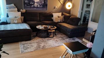 Beige vloerkleed laag polig  beschikbaar voor biedingen