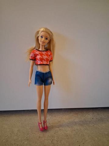 Barbiepop beschikbaar voor biedingen