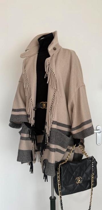 Max Mara weekend wollen cape  jas met franjes maat 40 beschikbaar voor biedingen