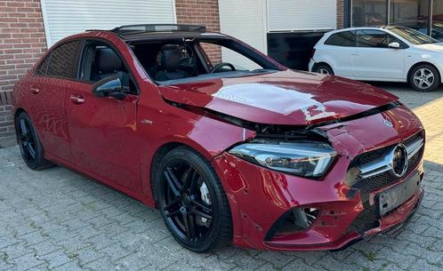 Mercedes-Benz A35 Amg Performance Aero Package schadeauto, Auto diversen, Schadeauto's, Automaat, Benzine, Sedan, Rood, Ophalen of Verzenden