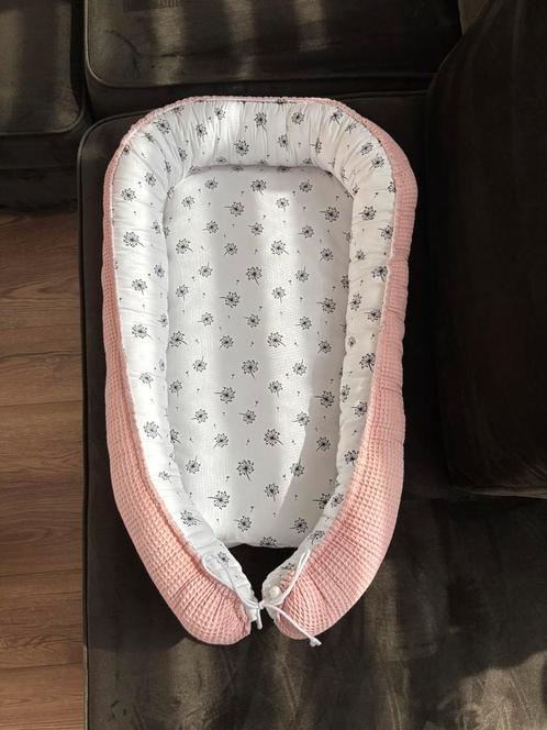 Babynestje poederrose/pluis, Kinderen en Baby's, Babywiegjes en Ledikanten, Zo goed als nieuw, Overige typen, Ophalen