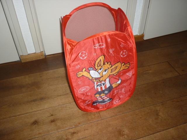 Mooie ballenbox met PHOXY erop en is in goede staat, Verzamelen, Sportartikelen en Voetbal, Zo goed als nieuw, Overige typen, PSV