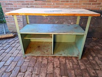 Goede, degelijke werkbank met houten werkblad! beschikbaar voor biedingen