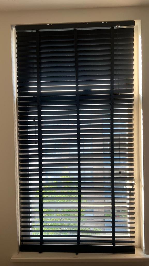 Zwarte houten jaloezien, Huis en Inrichting, Stoffering | Gordijnen en Lamellen, Gebruikt, 200 cm of meer, 50 tot 100 cm, Zwart