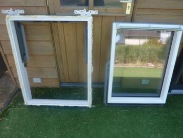 Net Velux houten dakraam / GGL MK04 2070 ( 78 x 98 ). beschikbaar voor biedingen