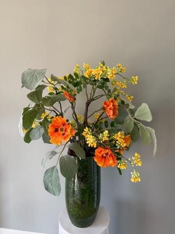 kunstbloemen met pot beschikbaar voor biedingen