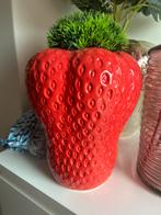 Leuke aardbei vaas, Overige kleuren, Ophalen of Verzenden, Minder dan 50 cm, Glas