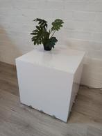 Witte vierkante bijzettafel / lamp/ nachtkastje, Ophalen, Gebruikt, Kunststof, Minder dan 45 cm