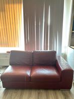Bordeaux rood leren bank, Huis en Inrichting, Banken | Bankstellen, Ophalen, Gebruikt, Tweepersoons, Rechte bank
