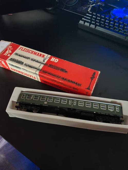 FLEISCHMANN wagon 2e klas van DB, Hobby en Vrije tijd, Modeltreinen | H0, Gebruikt, Wagon, Gelijkstroom, Fleischmann, Analoog