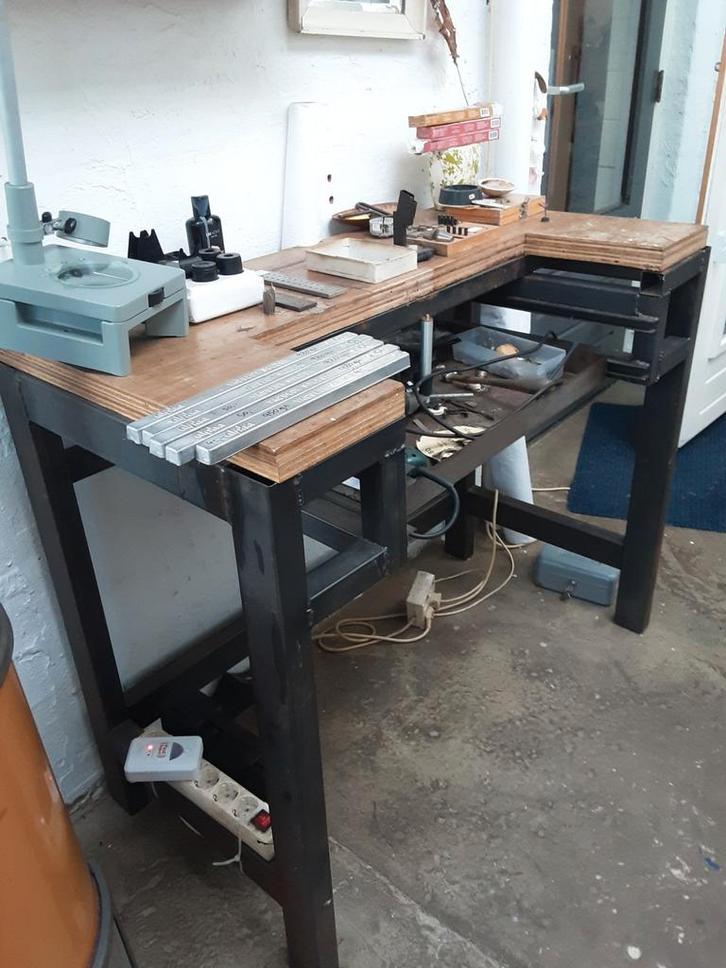 3 werkbanken staal, 5 werkplaatsen, ideaal voor workshops, Doe-het-zelf en Verbouw, Werkbanken, Gebruikt, Ophalen of Verzenden