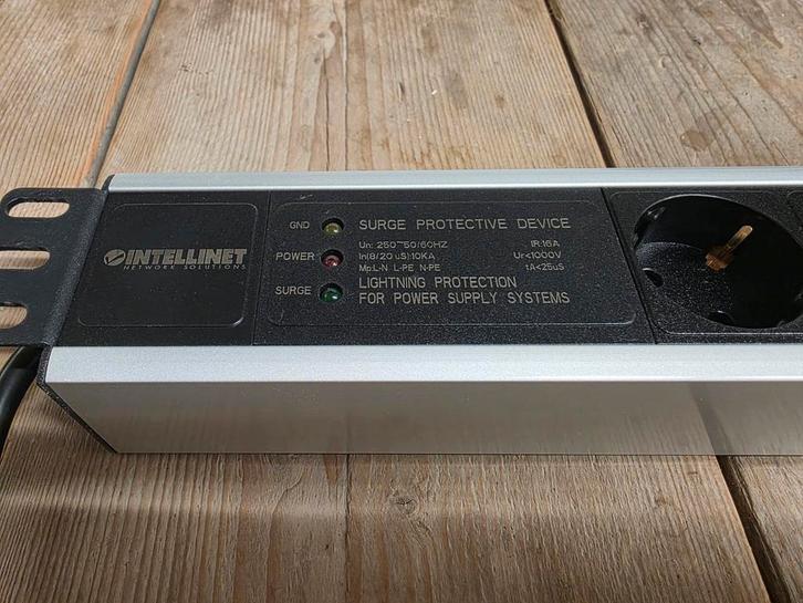 19" Stekkerdoos 7-voudig met Overspanningsbeveiliging, Computers en Software, Interne voedingen, Ophalen of Verzenden