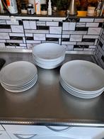 IKEA SERVIES ZGAN BIEDEN VANAF 25.00 EURO OPHALEN., Huis en Inrichting, Keuken | Servies, Ophalen, Zo goed als nieuw, Bord(en)