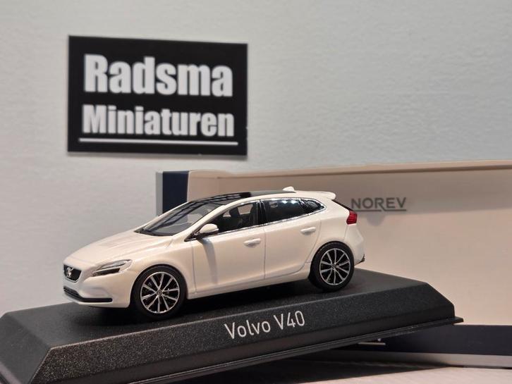 Volvo V40 Facelift - wit - 1:43 Norev, Hobby en Vrije tijd, Modelauto's | 1:43, Zo goed als nieuw, Auto, Norev, Ophalen of Verzenden