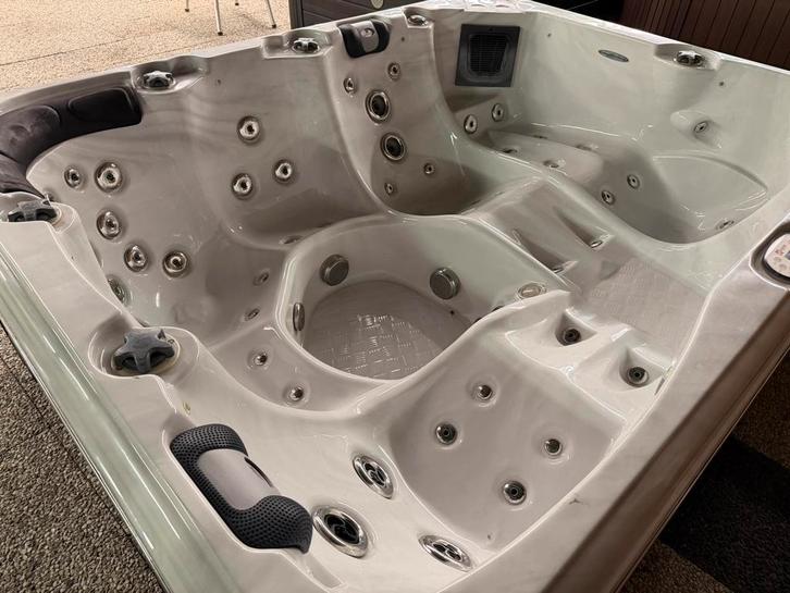 Passion Spa Repose 6 persoons 3 ligplaatsen. Ruime Jacuzzi!, Tuin en Terras, Bubbelbaden en Hottubs, Zo goed als nieuw, Filter