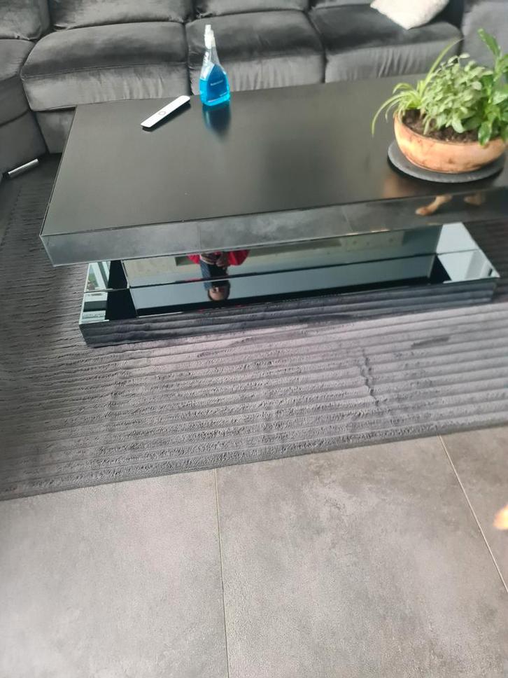 Moderne zwarte salontafel met spiegelaccenten van eric kuste, Huis en Inrichting, Tafels | Salontafels, Ophalen of Verzenden