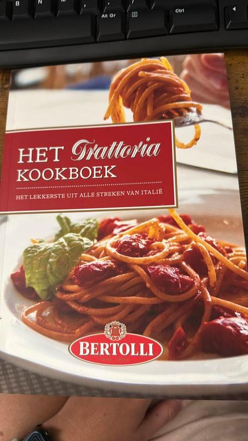 Het Trattoria Kookboek – Bertolli, Boeken, Kookboeken, Zo goed als nieuw, Italië, Ophalen of Verzenden