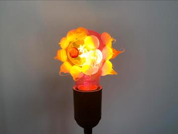 Prachtige kleurige lichtgevende gloeilamp vintage beschikbaar voor biedingen