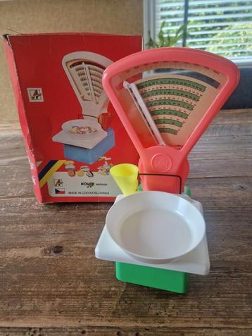 Vintage speelgoed weegschaal beschikbaar voor biedingen