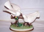 Prachtige keramische beeldengroep witte duiven. L. 35cm.Nwst, Verzamelen, Beelden en Beeldjes, Ophalen of Verzenden, Zo goed als nieuw