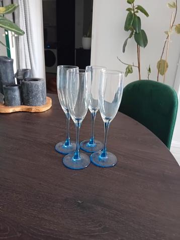 Luminarc champagneflutes beschikbaar voor biedingen