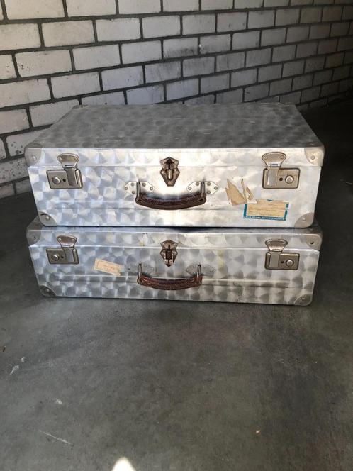 Twee classic aluminium koffers en een alu reis-kampeerkist., Sieraden, Tassen en Uiterlijk, Koffers, Gebruikt, Metaal, 60 tot 70 cm