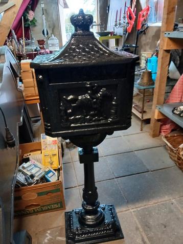 Engelse brievenbus  beschikbaar voor biedingen