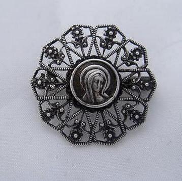 Broche Maria, madonna in bloemenrand, zilver, antiek (7713-4 beschikbaar voor biedingen