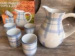 Melkkan met 4 Mokken - Handgeschilderd, Huis en Inrichting, Keuken | Servies, Keramiek, Nieuw, Ophalen of Verzenden, Overige stijlen