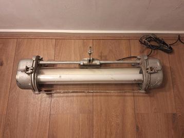 Vintage industriële lamp met 2 TL lampen  beschikbaar voor biedingen
