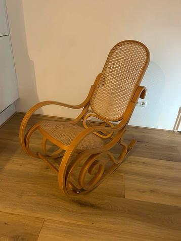Houten Schommelstoel met Rotan Zitting beschikbaar voor biedingen