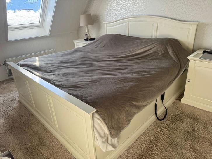 IKEA bedframe 180x200 - Gebruikt, Huis en Inrichting, Slaapkamer | Bedden, Gebruikt, Tweepersoons, 180 cm, 200 cm, Hout, Wit, Ophalen of Verzenden