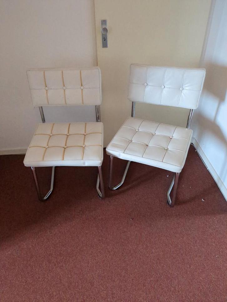 5 Witte Eetkamerstoelen - Gebruikt, Huis en Inrichting, Stoelen, Gebruikt, Vijf, Zes of meer stoelen, Metaal, Stof, Wit, Ophalen