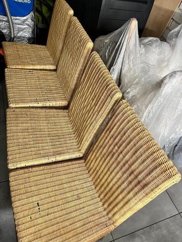 Chairs beschikbaar voor biedingen