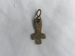 Middeleeuwen - kruisje - 10e - 14e eeuw - bodemvondst, Antiek en Kunst, Ophalen of Verzenden