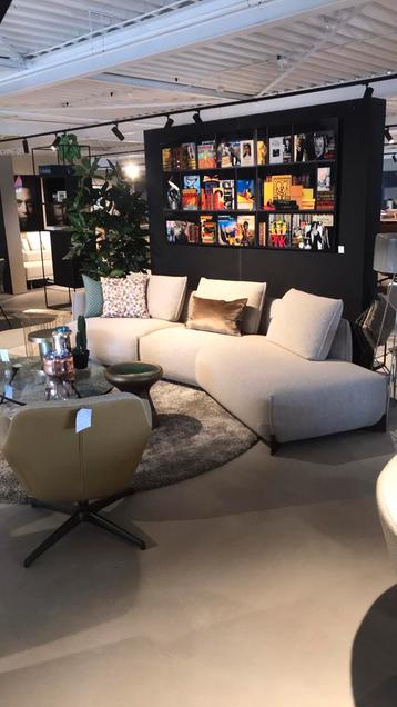 -LEOLUX- Naila bank beschikbaar voor biedingen