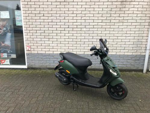 GAVE PIAGGIO ZIP SP 45 4-T 80CC MAT GROEN BROM BJ2018 7000KM, Fietsen en Brommers, Scooters | Piaggio