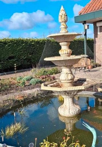 Oude zware 3 laags fontein  beschikbaar voor biedingen
