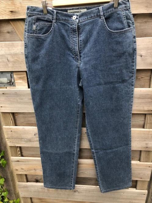 spijkerbroek Zerres 44 middenblauw, Kleding | Dames, Broeken en Pantalons, Zo goed als nieuw, Maat 42/44 (L), Blauw, Lang, Ophalen of Verzenden