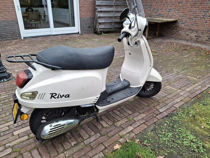 Riva scooter voor de loop of sloop of onderdelen, Fietsen en Brommers, Snorfietsen en Snorscooters, Zo goed als nieuw, Overige merken