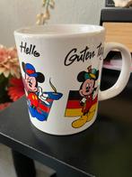 Mickey Mouse Mok Hello Guten Tag, Huis en Inrichting, Keuken | Servies, Keramiek, Nieuw, Ophalen of Verzenden, Overige stijlen