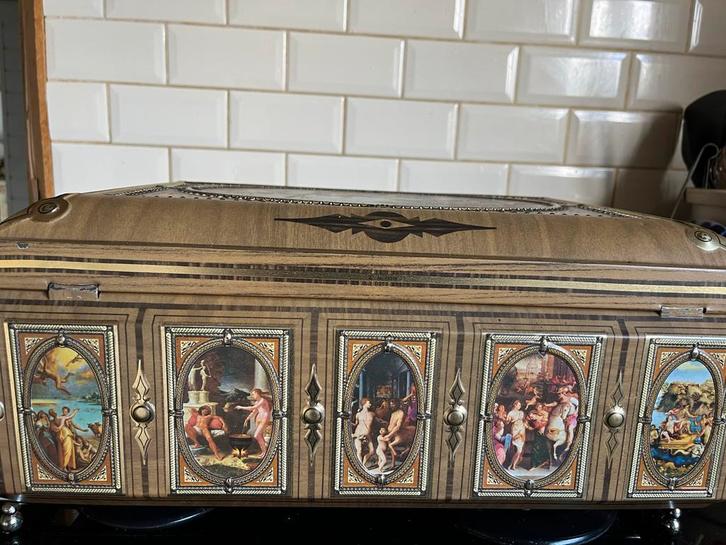 Vintage Blikken trommels met Klassieke Afbeeldingen, Antiek en Kunst, Antiek | Keramiek en Aardewerk, Ophalen of Verzenden