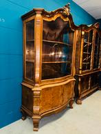 Klassieke vitrinekast servieskast, Ophalen