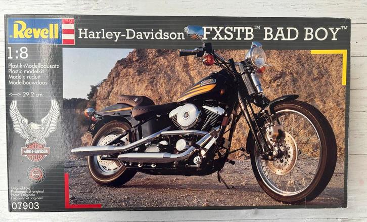 Revell 1:8 Harley Davidson FXSTB Bad Boy bouwpakket bouwdoos, Hobby en Vrije tijd, Modelbouw | Auto's en Voertuigen, Zo goed als nieuw