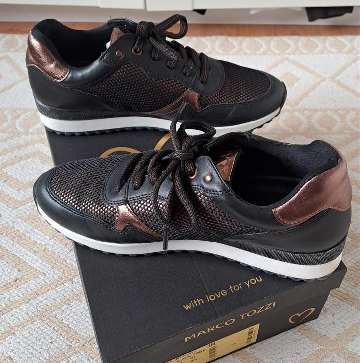 Marco Tozzi Sneakers Maat 41 - Zwart/Brons, Kleding | Dames, Schoenen, Zo goed als nieuw, Sneakers of Gympen, Zwart, Ophalen of Verzenden