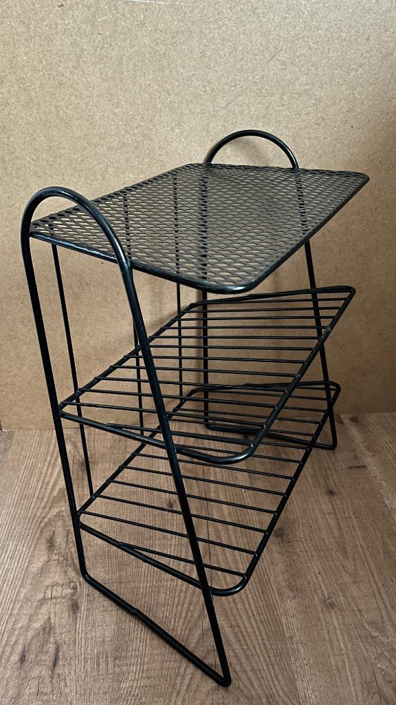 Vintage retro zwart tijdschriften rek etagère van metaal, Huis en Inrichting, Woonaccessoires | Krantenbakken en Lectuurbakken