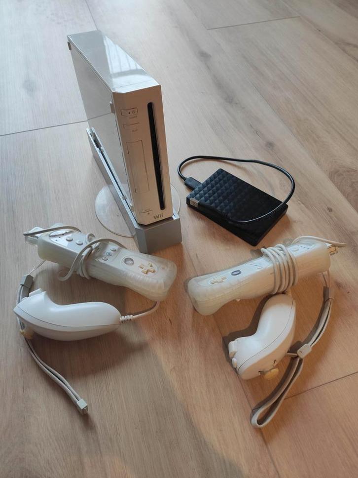 Nintendo Wii met 2 controllers, nunchucks en 50+ games!, Spelcomputers en Games, Spelcomputers | Nintendo Wii, Ophalen