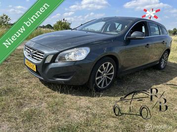 Volvo V60 1.6 T3 Momentum NAVI CRUISE AIRCO PARK SENS beschikbaar voor biedingen